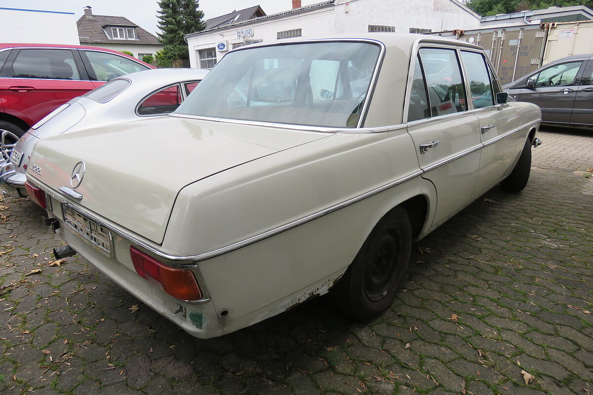 Mercedes W115 Blechinstandsetzung error_file_does_not_exist