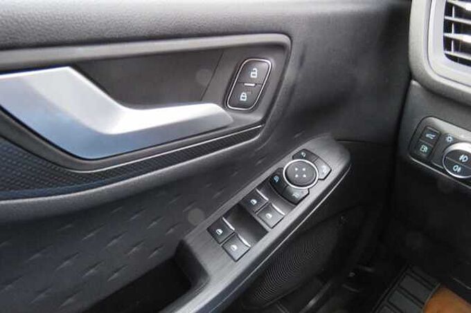 Ford Kuga PHEV ST-LINE X/Pano/AHK/20 Zoll Alu