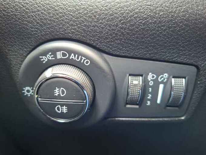 Jeep Compass 1.6 Multijet Night Eagle 1.Hd 28 tkm AHK