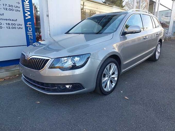 SKODA Superb 4x4 Elegance AHK NAVI