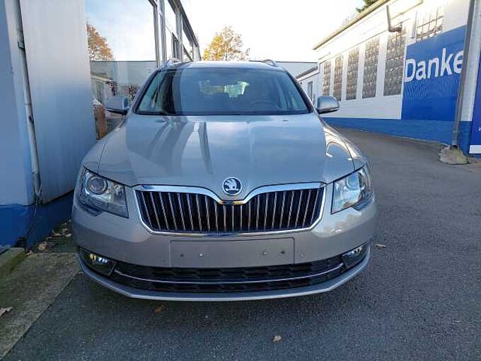SKODA Superb 4x4 Elegance AHK NAVI