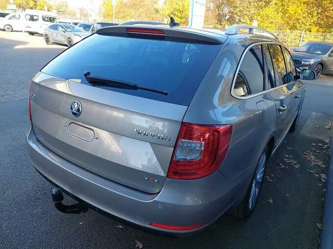 SKODA Superb 4x4 Elegance AHK NAVI