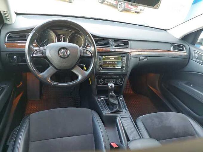 SKODA Superb 4x4 Elegance AHK NAVI