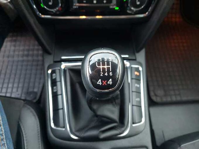 SKODA Superb 4x4 Elegance AHK NAVI