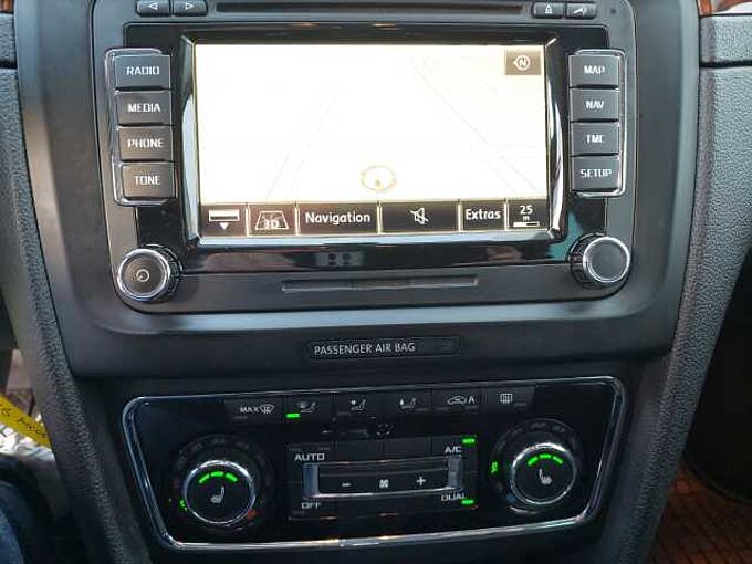 SKODA Superb 4x4 Elegance AHK NAVI