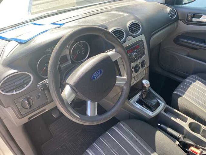 Ford Focus 1.6i Turnier AHK