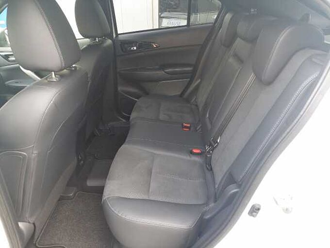 Mitsubishi Eclipse Cross Plug-in Hybrid 4x4 Plug-in Hybrid AHK 1. Hand