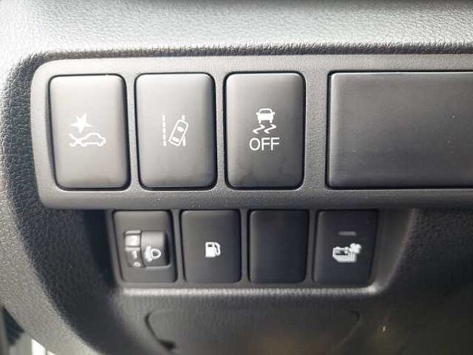 Mitsubishi Eclipse Cross Plug-in Hybrid 4x4 Plug-in Hybrid AHK 1. Hand