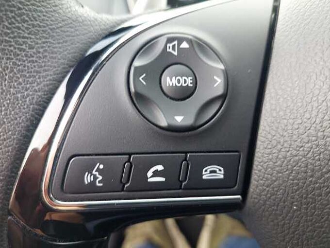 Mitsubishi Eclipse Cross Plug-in Hybrid 4x4 Plug-in Hybrid AHK 1. Hand