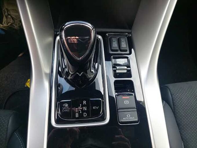 Mitsubishi Eclipse Cross Plug-in Hybrid 4x4 Plug-in Hybrid AHK 1. Hand