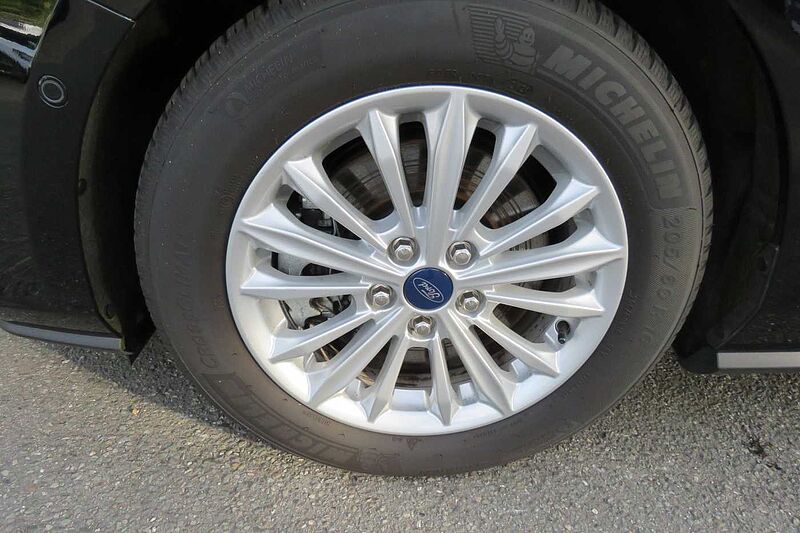 Ford Focus Turnier Titanium Hybrid Navi LED