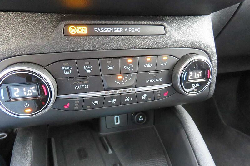 Ford Focus Turnier Titanium Hybrid Navi LED