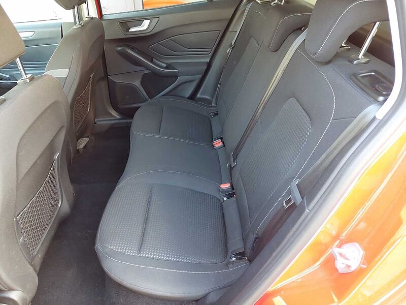 Ford Focus Cool&Connect AHK