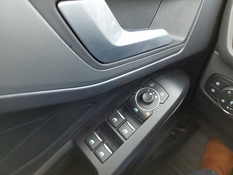 Ford Focus Cool&Connect AHK