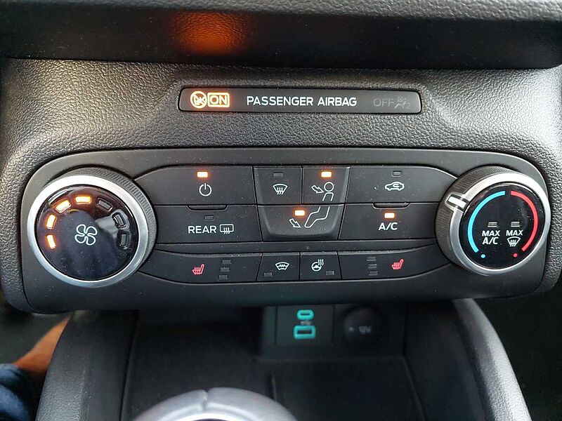 Ford Focus Cool&Connect AHK