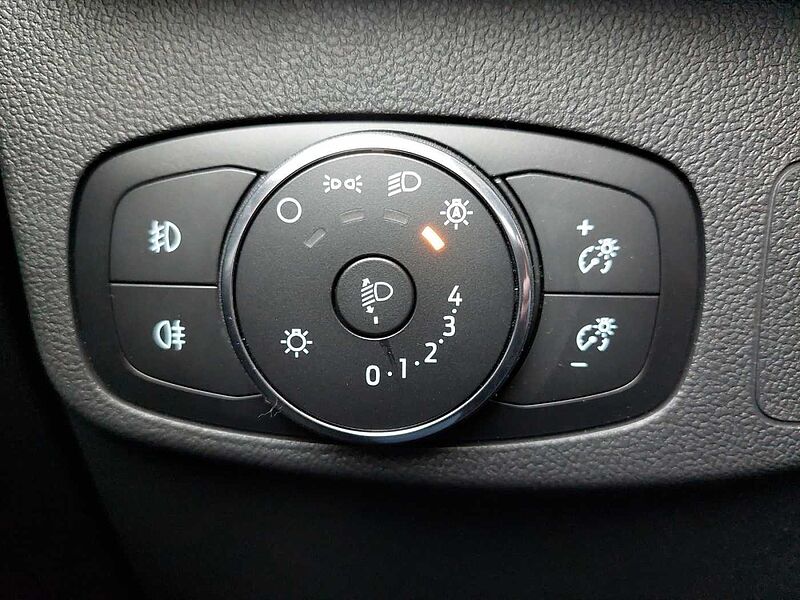 Ford Focus Cool&Connect AHK