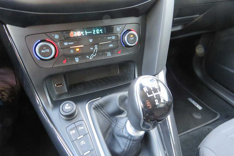 Ford Focus Turnier Titanium Navi AHK 85TKM