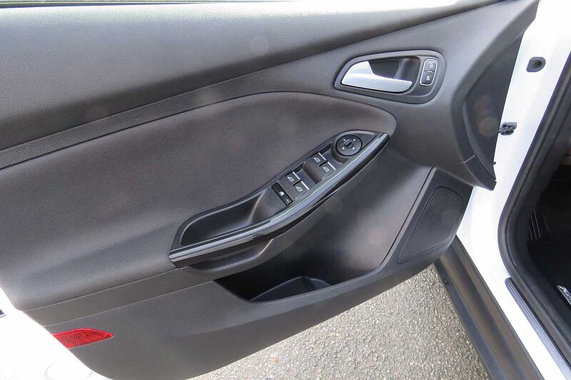 Ford Focus Turnier Titanium Navi AHK 85TKM