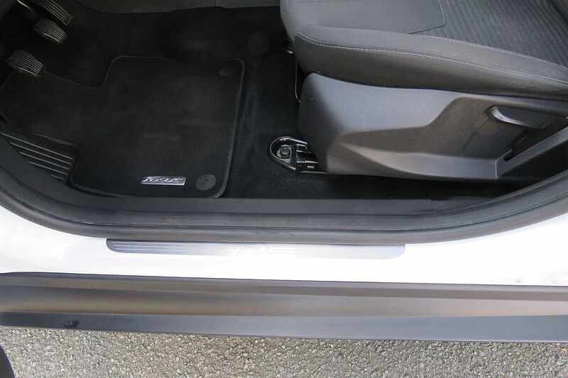 Ford Focus Turnier Titanium Navi AHK 85TKM