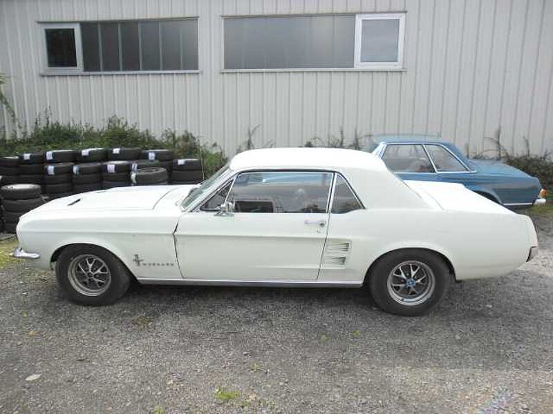 Ford Verkauft : Mustang Coupe V8 Automatic