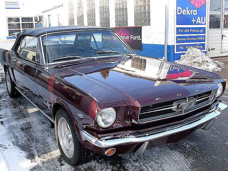 Ford Verkauft : Mustang V8 Cabrio 1965 / elektr. Dach, Ponyinterieur