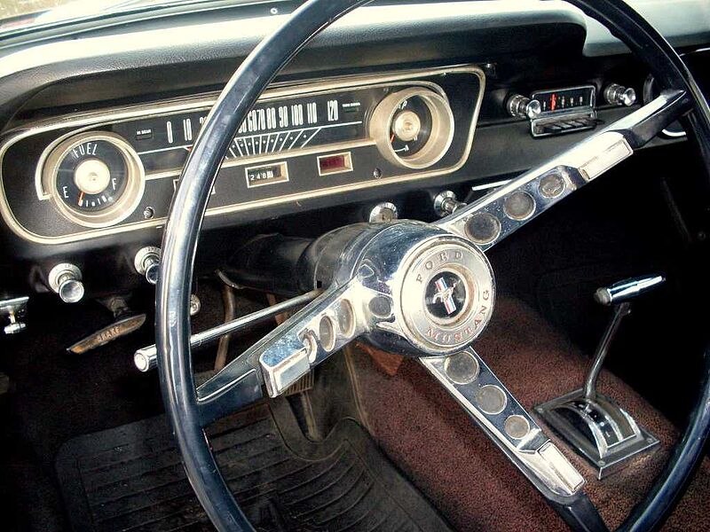 Ford Verkauft : Mustang V8 Cabrio 1965 / elektr. Dach, Ponyinterieur