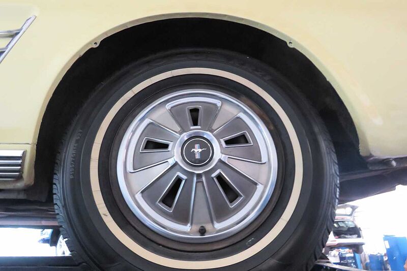 Ford Verkauft : Mustang Coupe 4.7 V8 Automatic