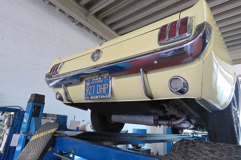 Ford Verkauft : Mustang Coupe 4.7 V8 Automatic