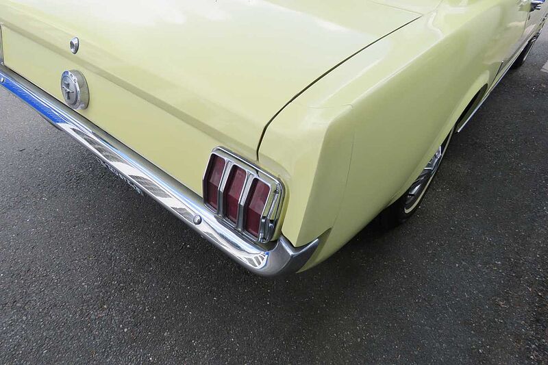 Ford Verkauft : Mustang Coupe 4.7 V8 Automatic