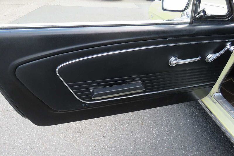 Ford Verkauft : Mustang Coupe 4.7 V8 Automatic