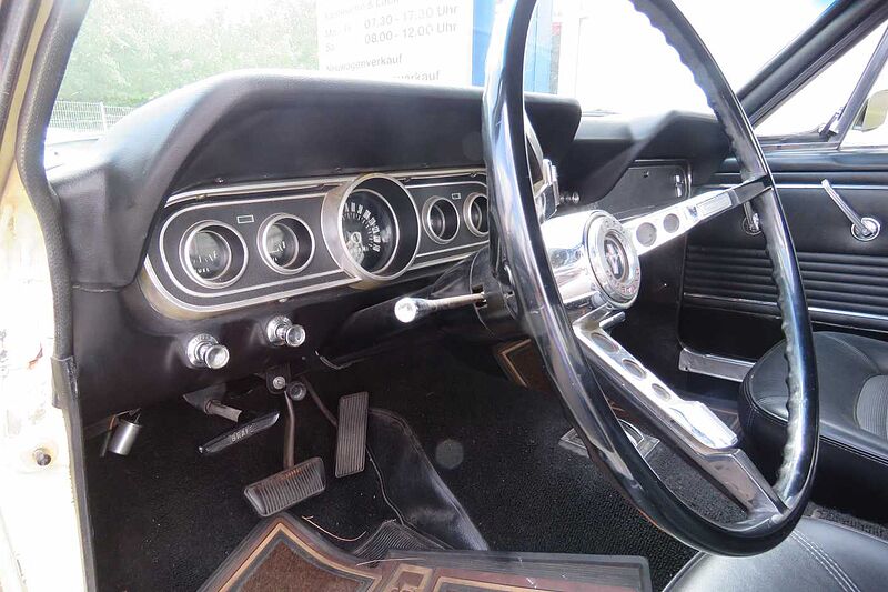 Ford Verkauft : Mustang Coupe 4.7 V8 Automatic