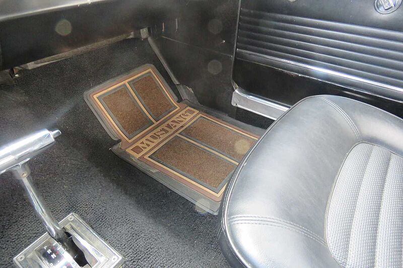 Ford Verkauft : Mustang Coupe 4.7 V8 Automatic