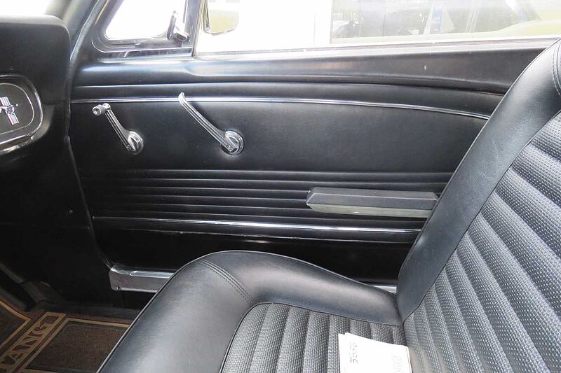 Ford Verkauft : Mustang Coupe 4.7 V8 Automatic