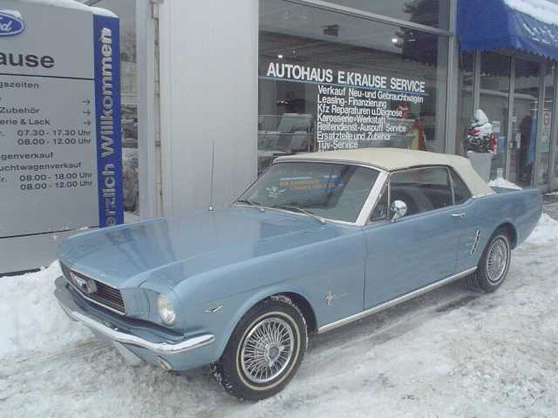 Ford Verkauft : Mustang Cabrio V8 1966 elektr. Verdeck, 4-fach Vergaser