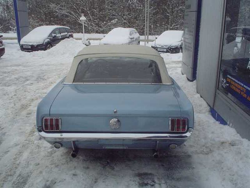 Ford Verkauft : Mustang Cabrio V8 1966 elektr. Verdeck, 4-fach Vergaser