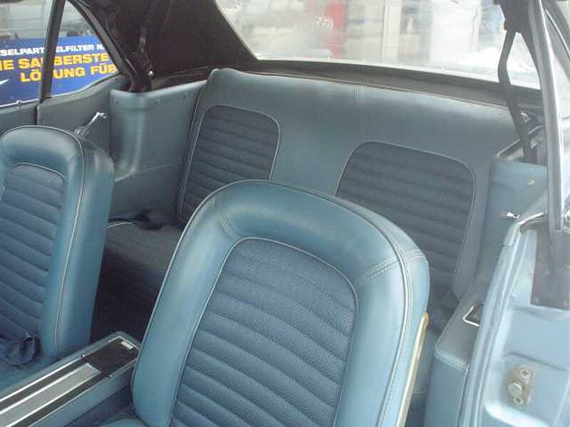 Ford Verkauft : Mustang Cabrio V8 1966 elektr. Verdeck, 4-fach Vergaser