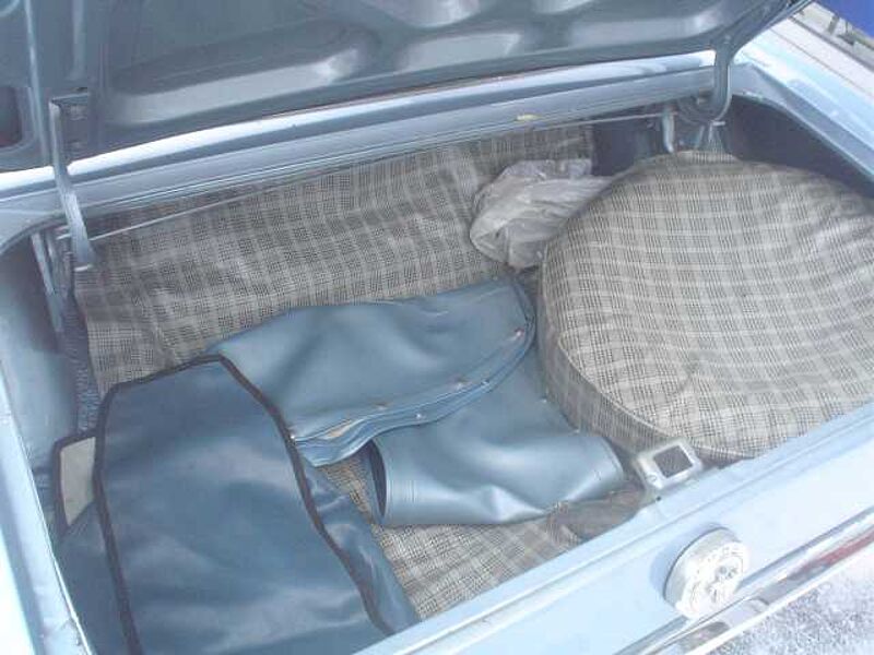 Ford Verkauft : Mustang Cabrio V8 1966 elektr. Verdeck, 4-fach Vergaser