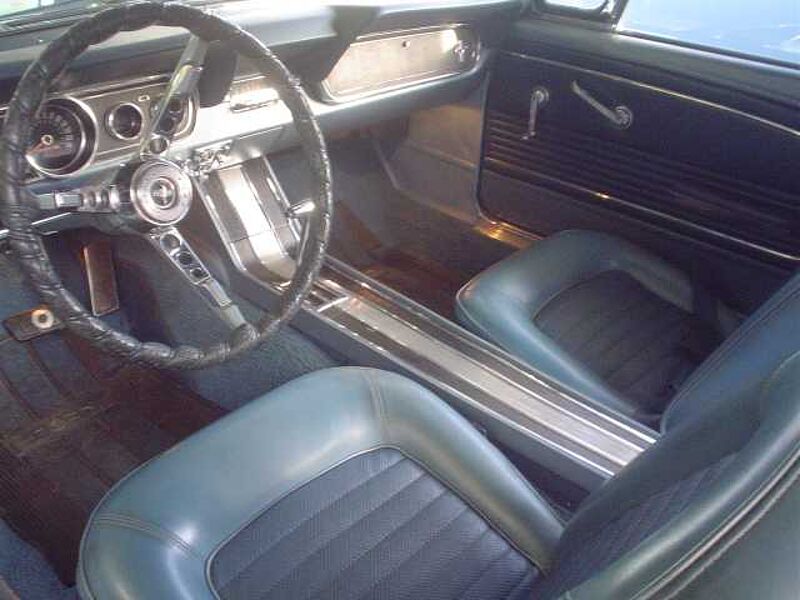 Ford Verkauft : Mustang Cabrio V8 1966 elektr. Verdeck, 4-fach Vergaser