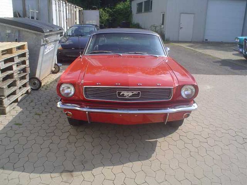 Ford Verkauft : Mustang Coupe 1966 / 4,7Ltr.  V8 California