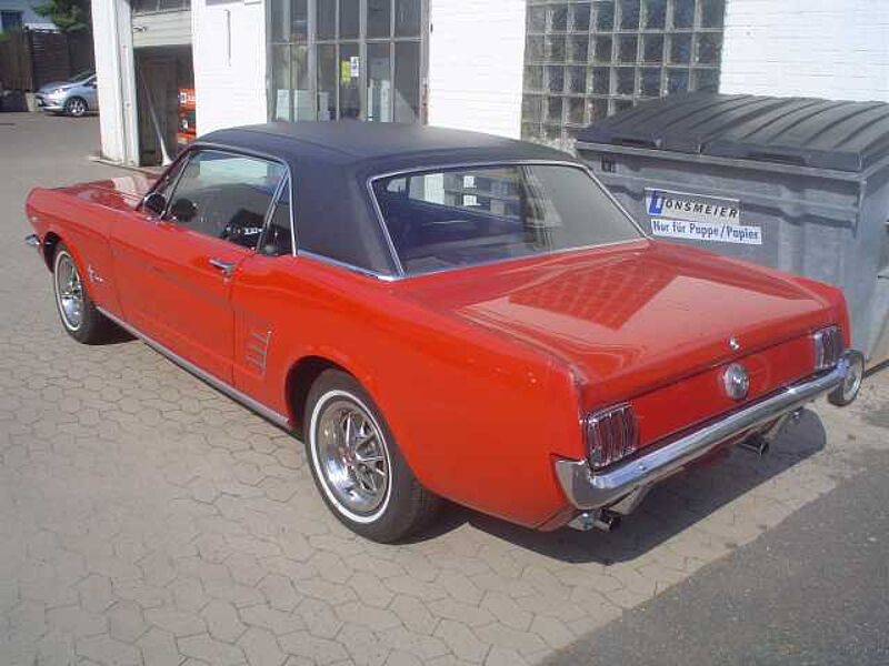 Ford Verkauft : Mustang Coupe 1966 / 4,7Ltr.  V8 California