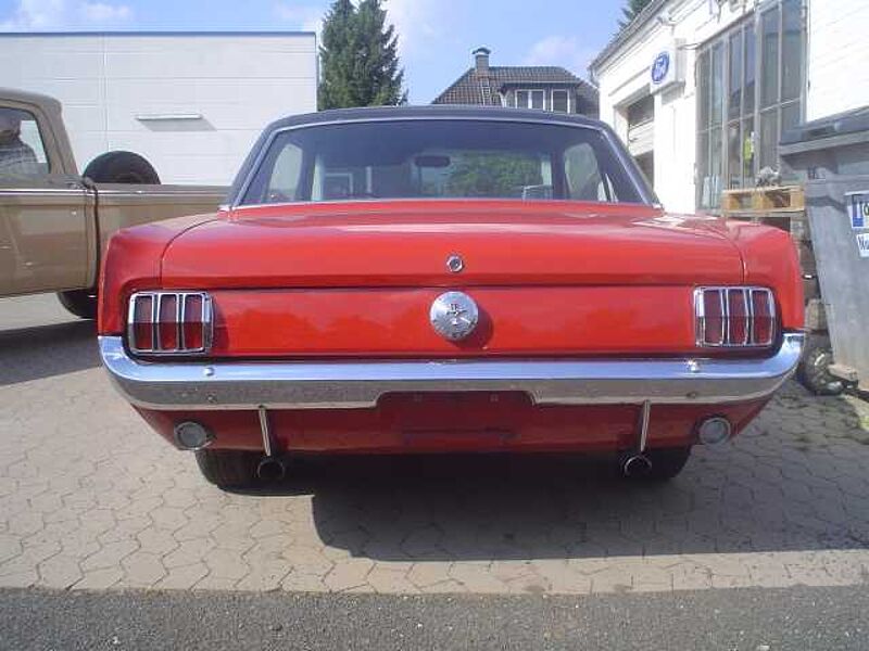 Ford Verkauft : Mustang Coupe 1966 / 4,7Ltr.  V8 California