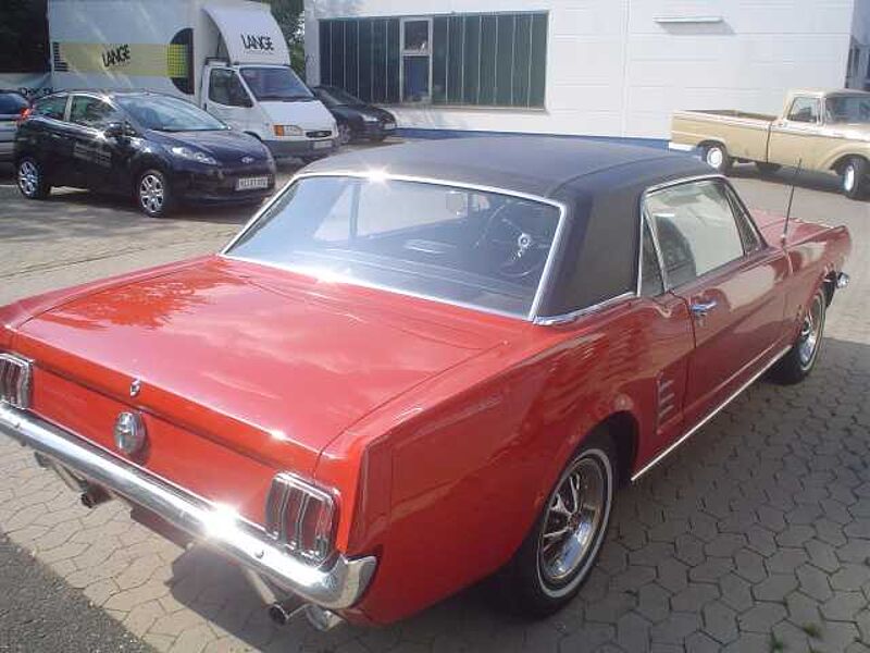 Ford Verkauft : Mustang Coupe 1966 / 4,7Ltr.  V8 California