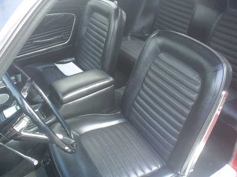 Ford Verkauft : Mustang Coupe 1966 / 4,7Ltr.  V8 California