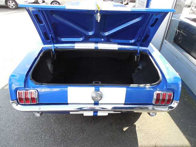 Ford Verkauft : Mustang V8 Coupe 1966 Automatic / Shelby Stripes