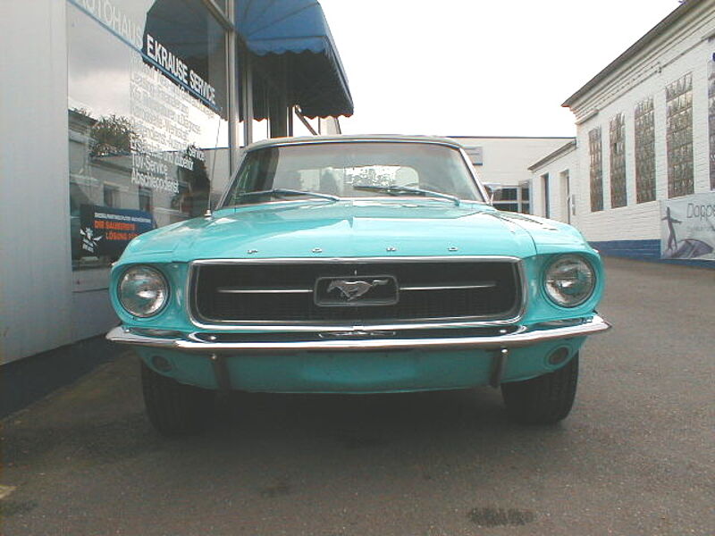 Ford Verkauft : Mustang Cabrio V8/1. Hdn. /elektr. Dach
