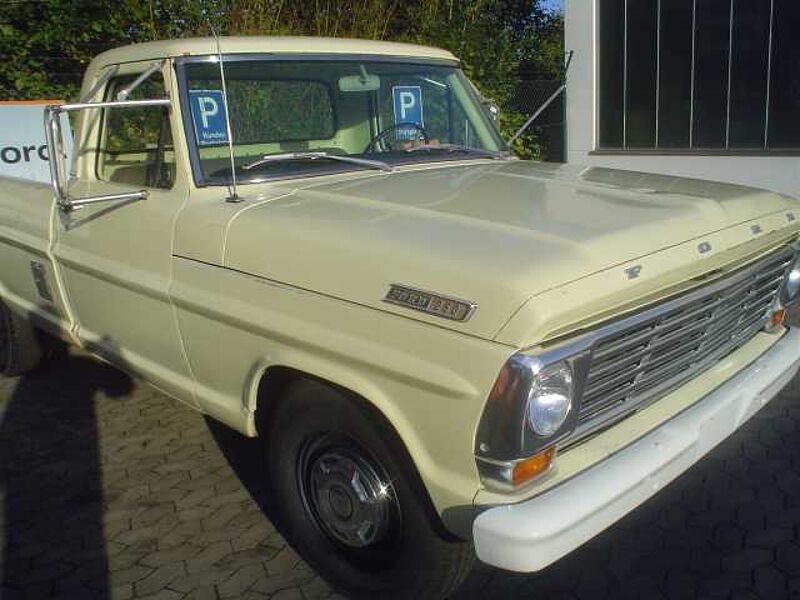 Ford Verkauft: Pickup F 250 V8 Custom Cab. / Klima