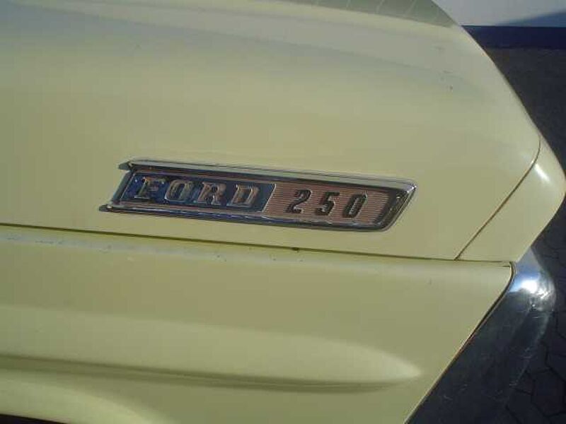 Ford Verkauft: Pickup F 250 V8 Custom Cab. / Klima