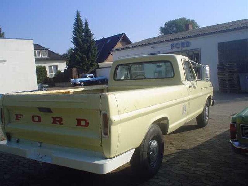 Ford Verkauft: Pickup F 250 V8 Custom Cab. / Klima