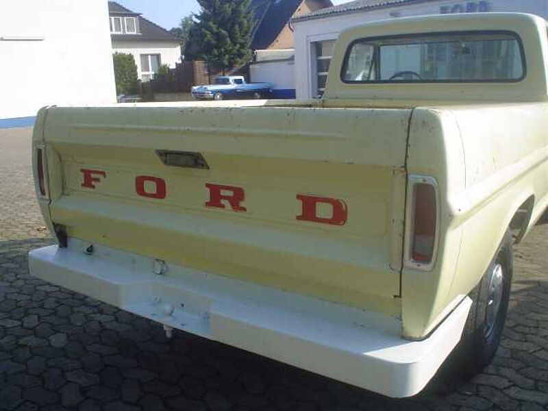 Ford Verkauft: Pickup F 250 V8 Custom Cab. / Klima