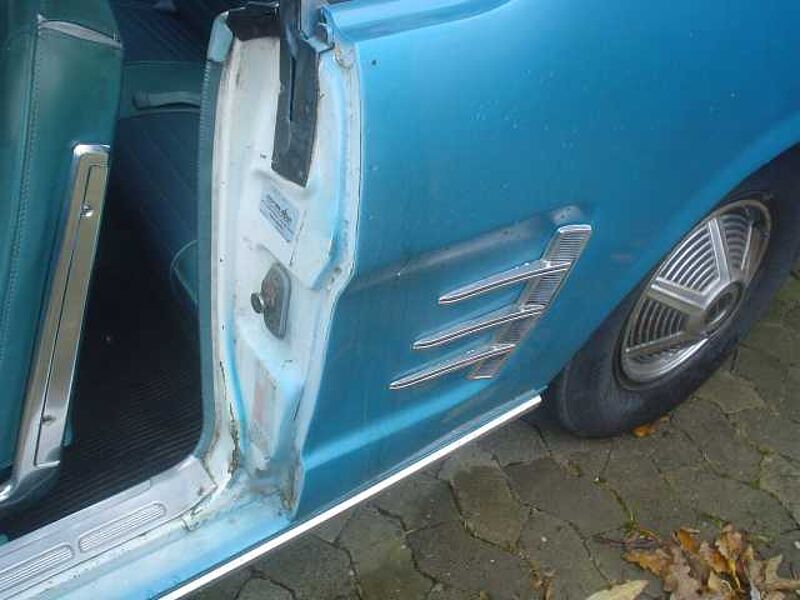 Ford Verkauft : Mustang V8 Automatic